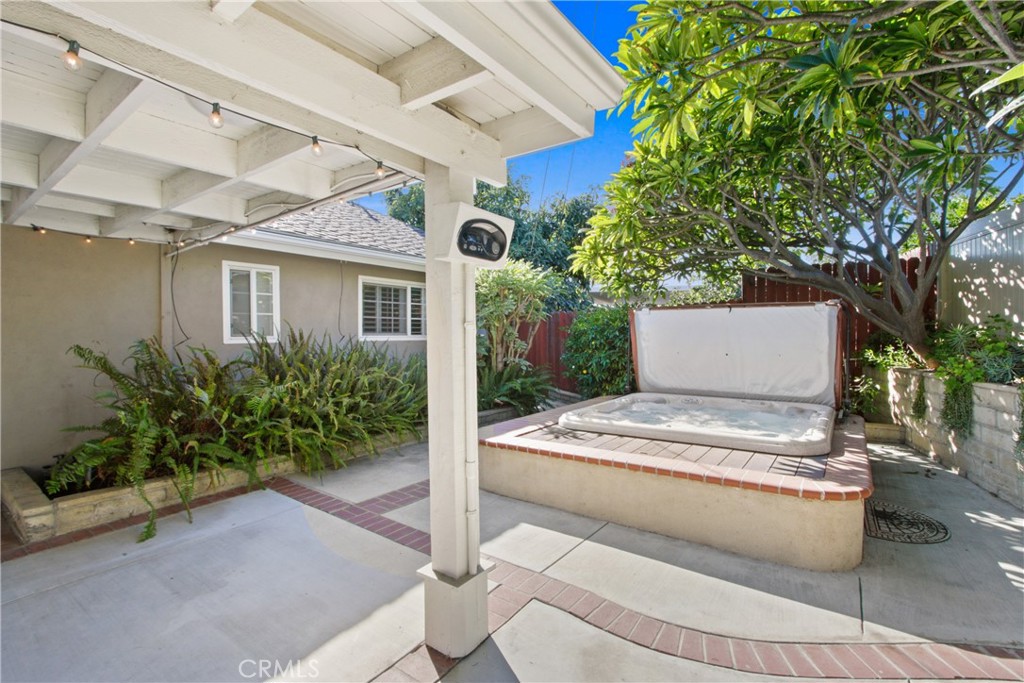 1233 E Mardell Avenue