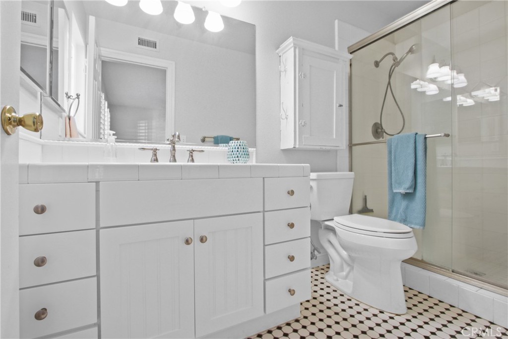 1233 E Mardell Avenue