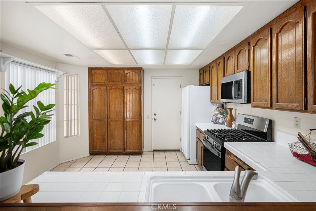 2006 E Wellington Avenue