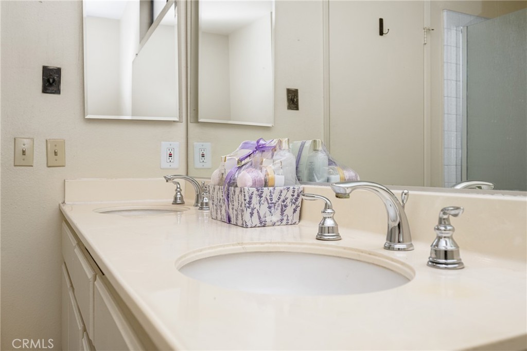 2006 E Wellington Avenue