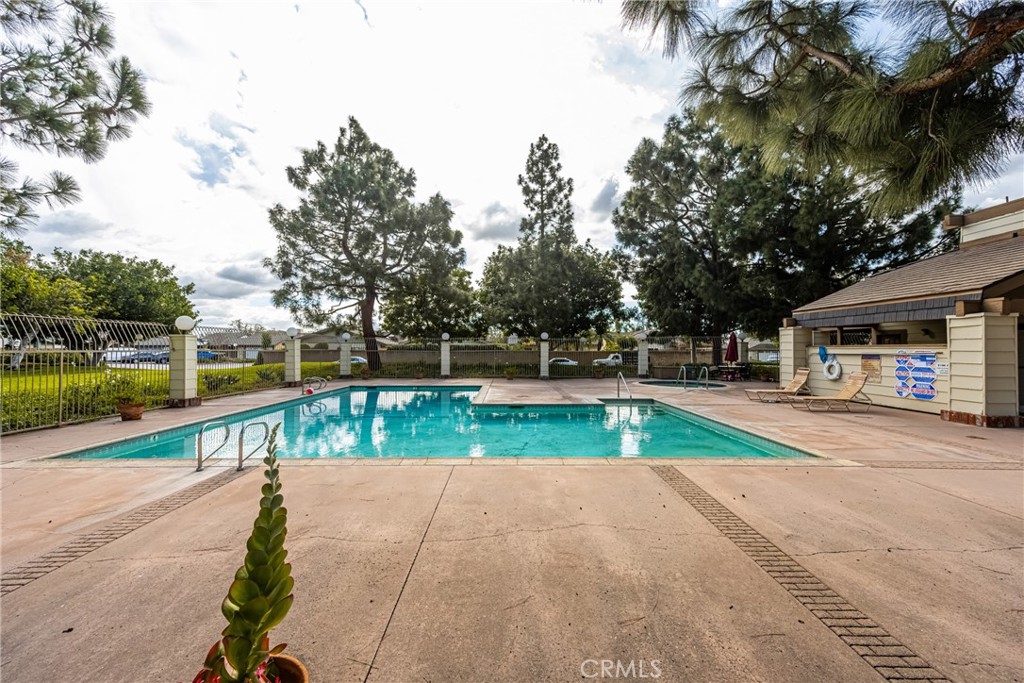 2006 E Wellington Avenue