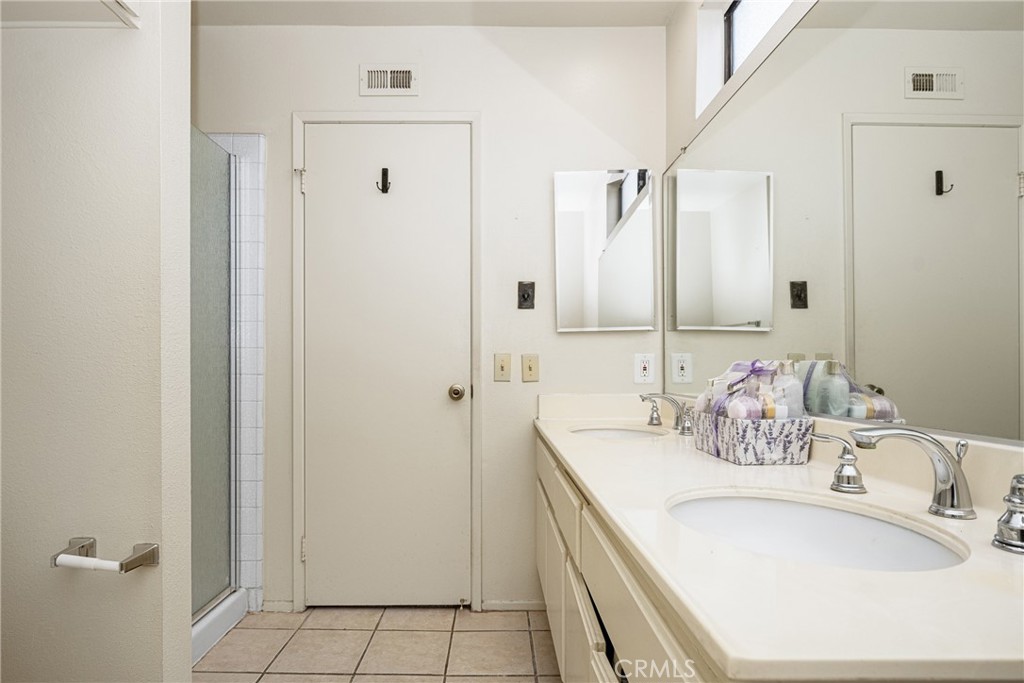 2006 E Wellington Avenue