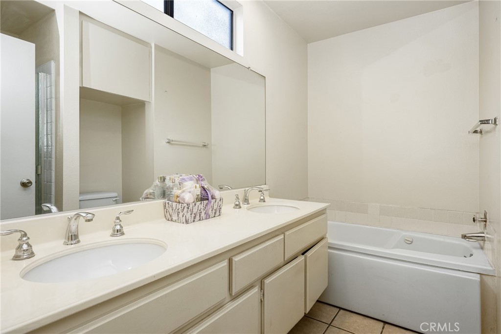 2006 E Wellington Avenue