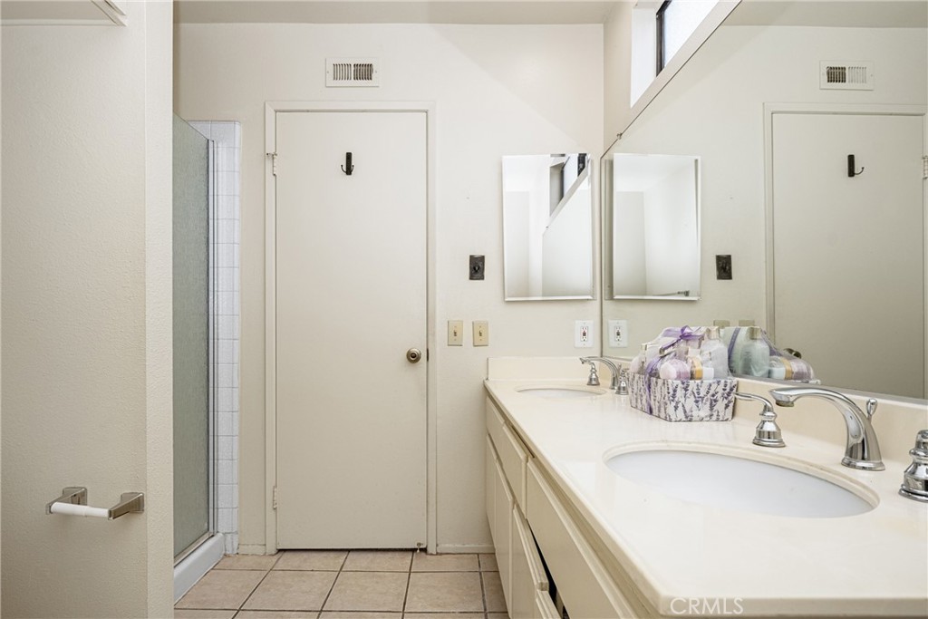 2006 E Wellington Avenue