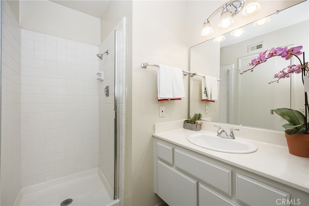 2006 E Wellington Avenue