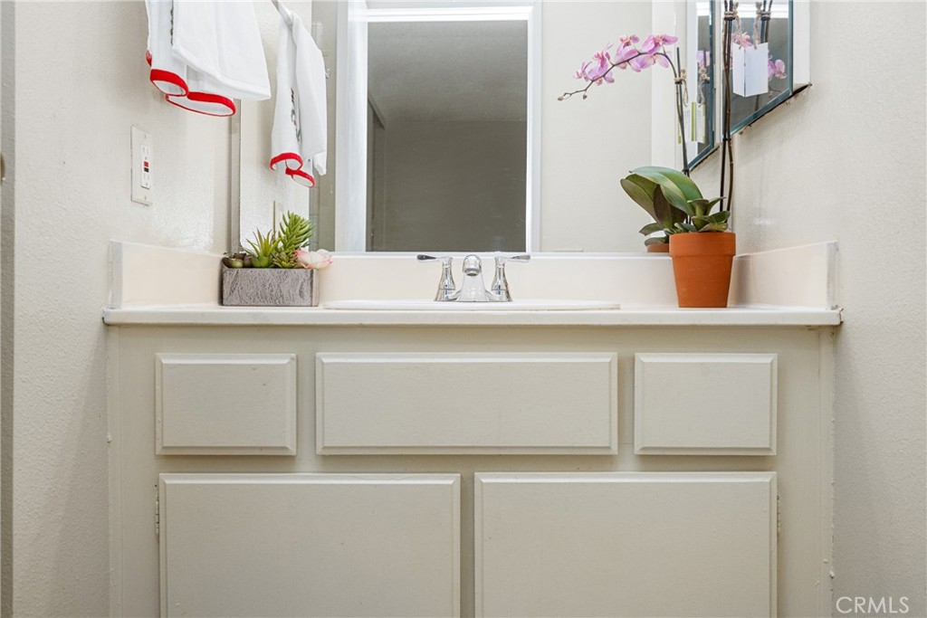 2006 E Wellington Avenue