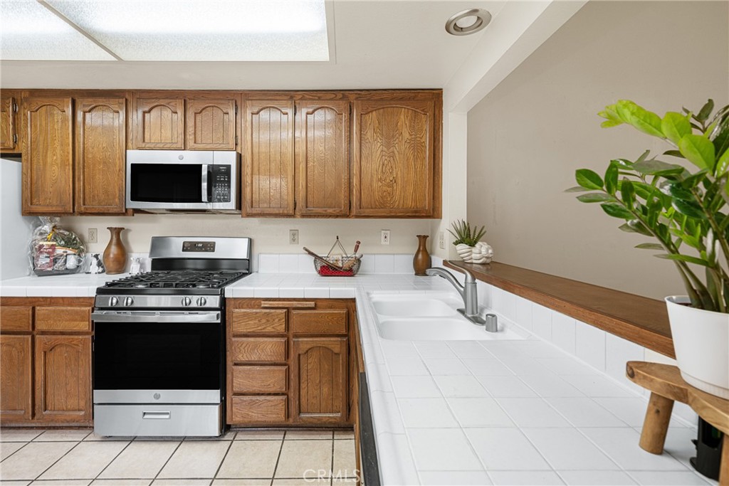 2006 E Wellington Avenue