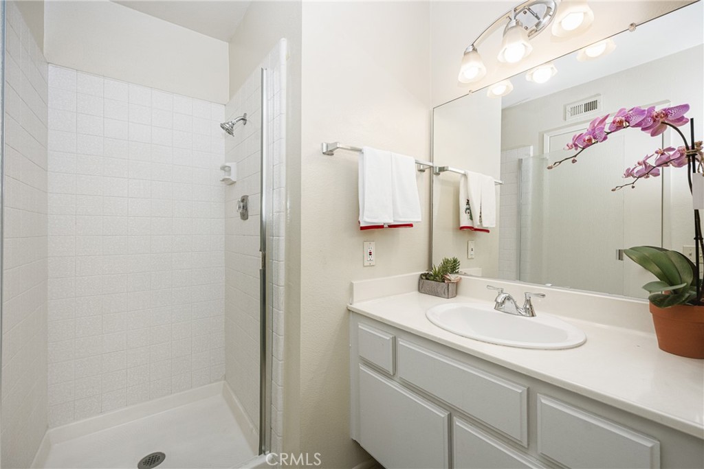 2006 E Wellington Avenue