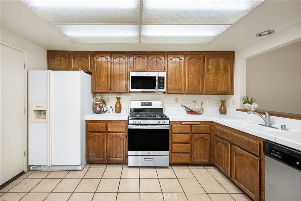 2006 E Wellington Avenue