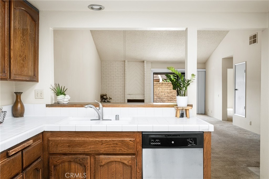 2006 E Wellington Avenue