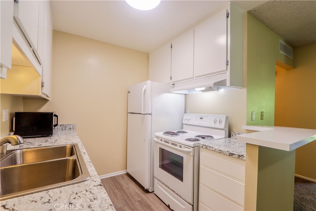 424 N Bellflower Boulevard 216