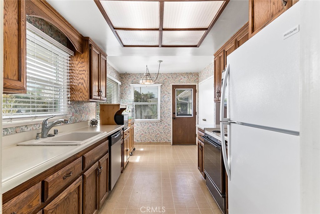 9851 Hummingbird Lane