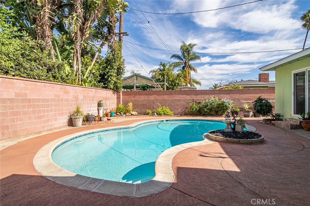 9851 Hummingbird Lane