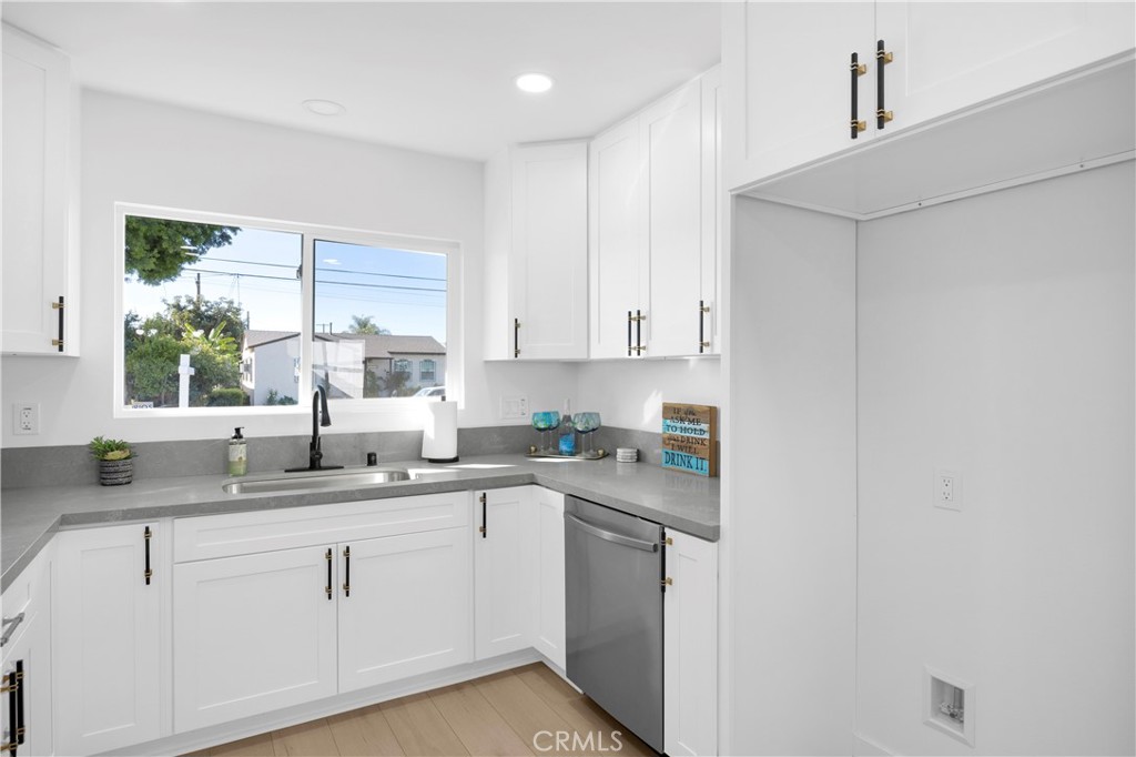 15622 Thornlake Avenue