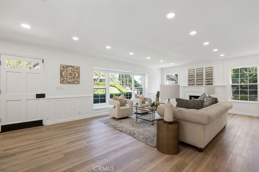 1511 Hollydale Drive