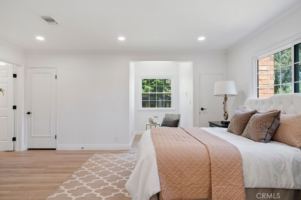 1511 Hollydale Drive