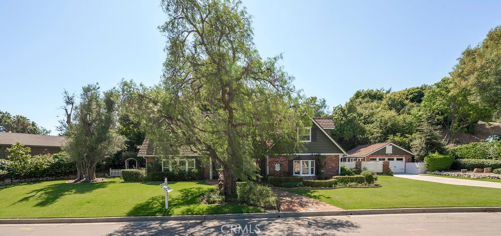 1511 Hollydale Drive