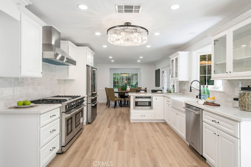 1511 Hollydale Drive