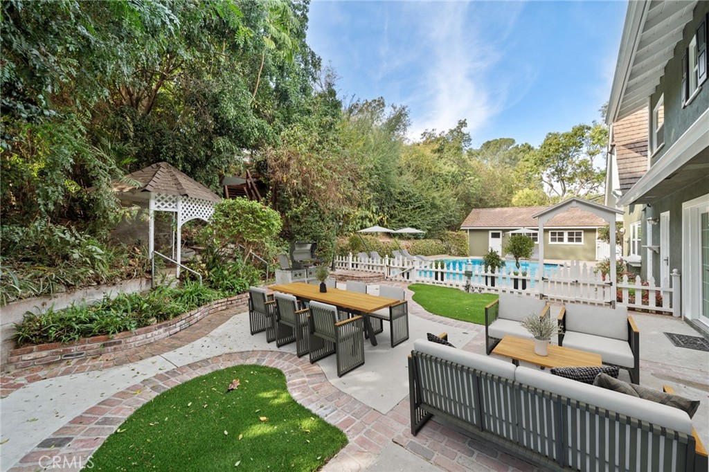 1511 Hollydale Drive