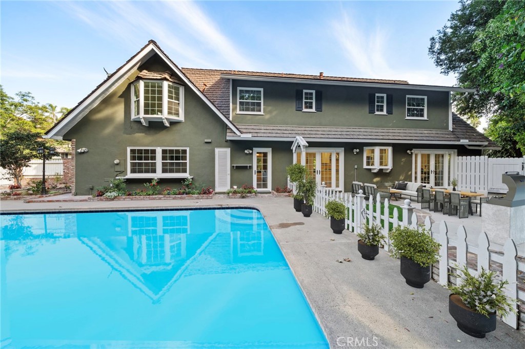 1511 Hollydale Drive