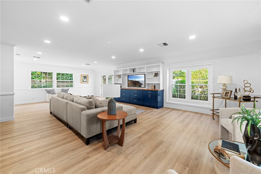 1511 Hollydale Drive