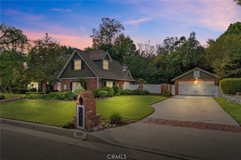 1511 Hollydale Drive