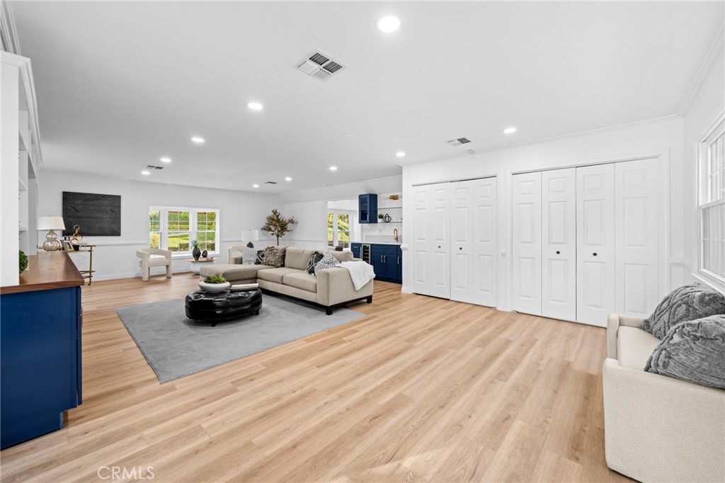 1511 Hollydale Drive