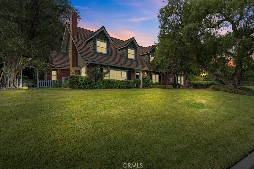 1511 Hollydale Drive