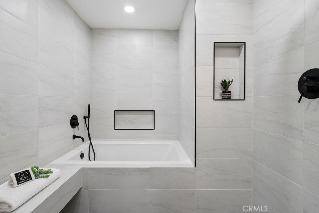 1511 Hollydale Drive