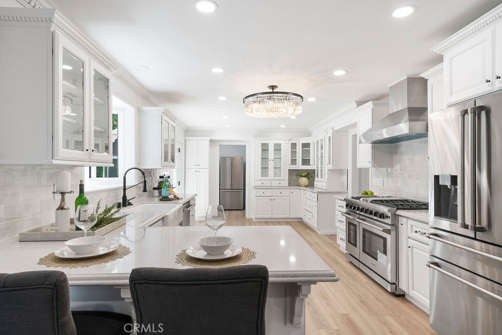 1511 Hollydale Drive