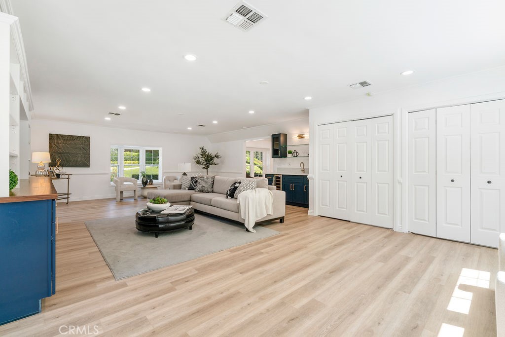 1511 Hollydale Drive