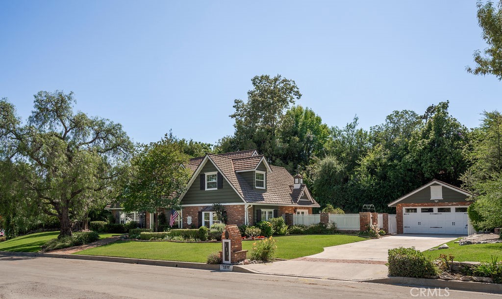 1511 Hollydale Drive