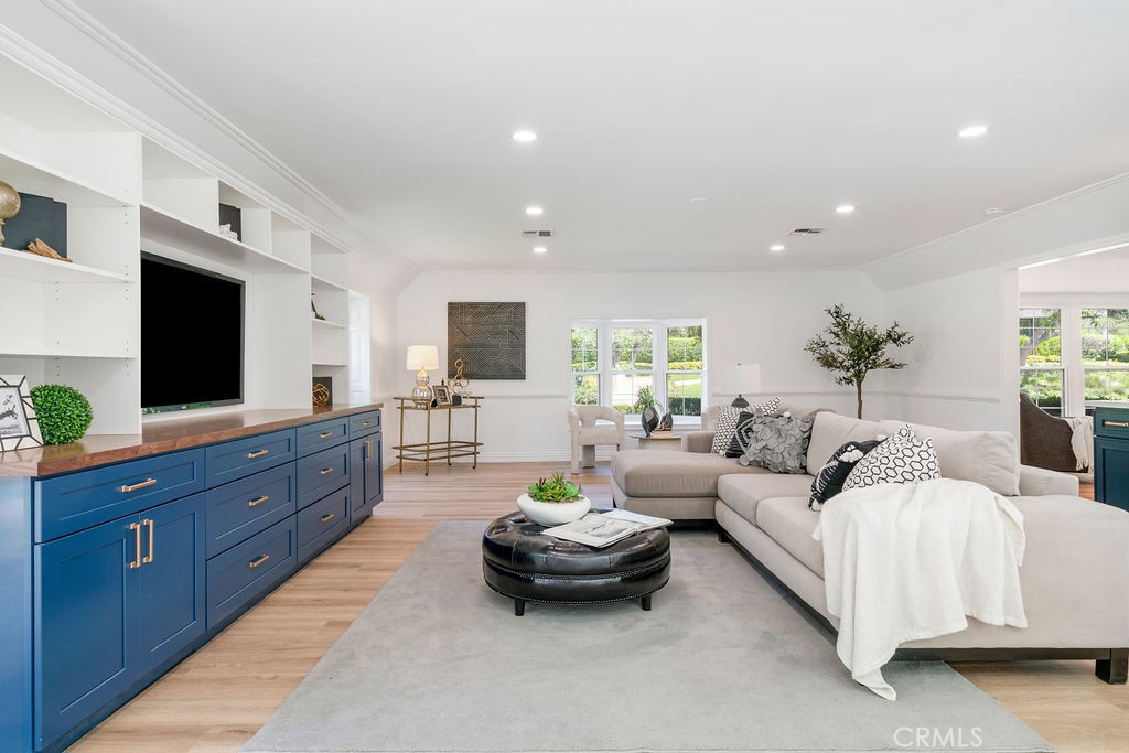 1511 Hollydale Drive