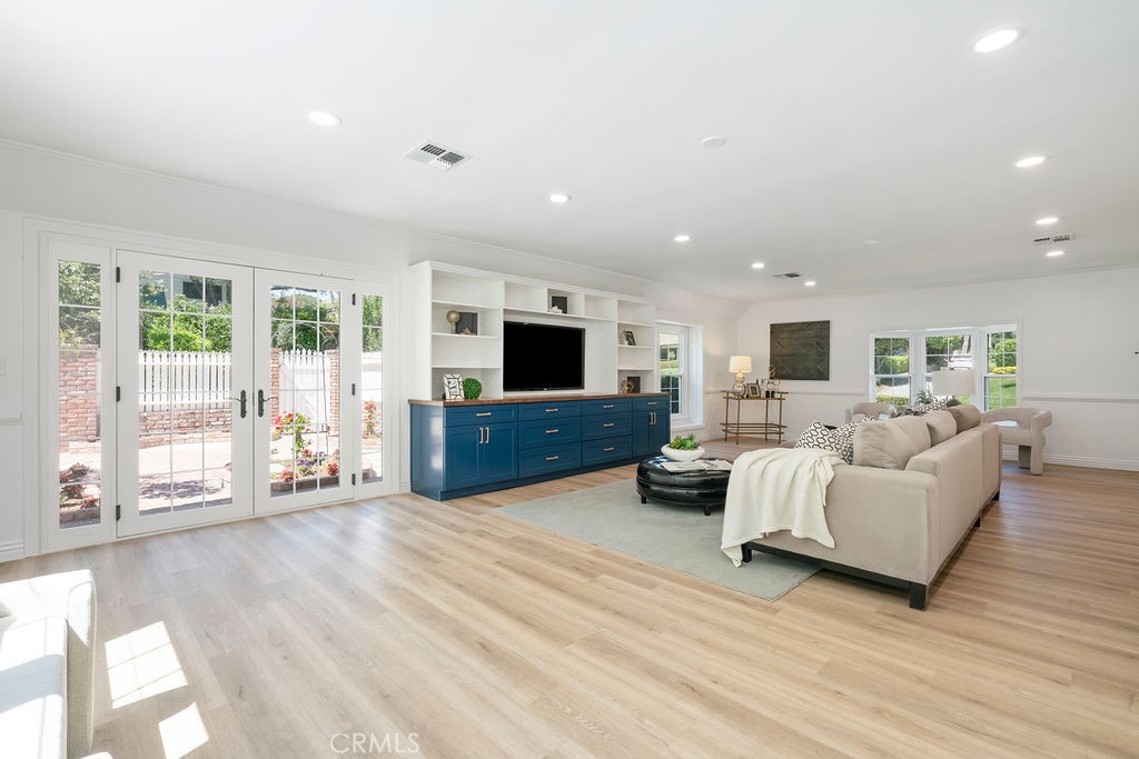 1511 Hollydale Drive