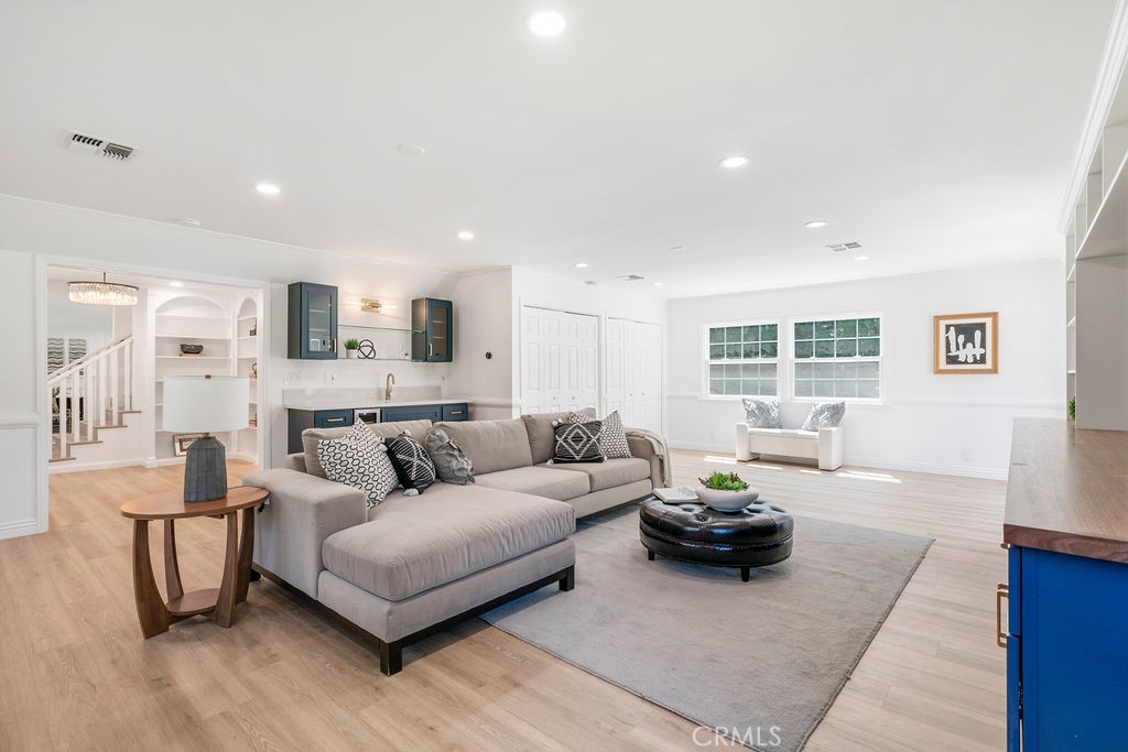 1511 Hollydale Drive