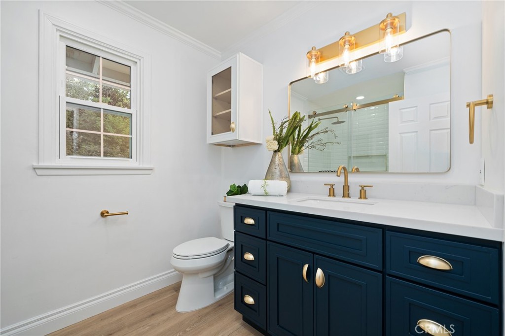 1511 Hollydale Drive