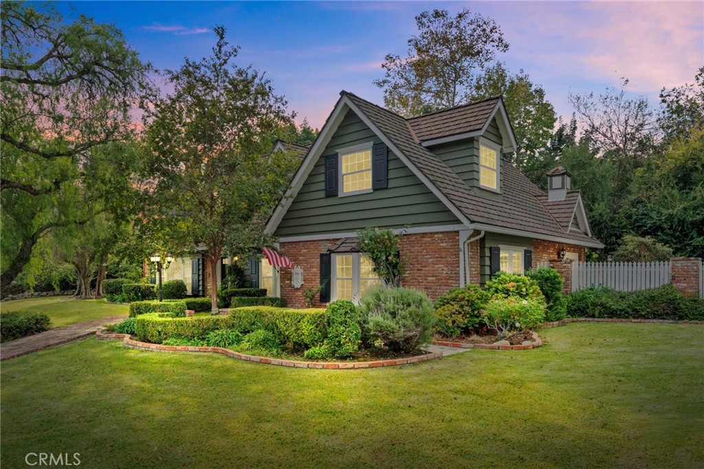 1511 Hollydale Drive