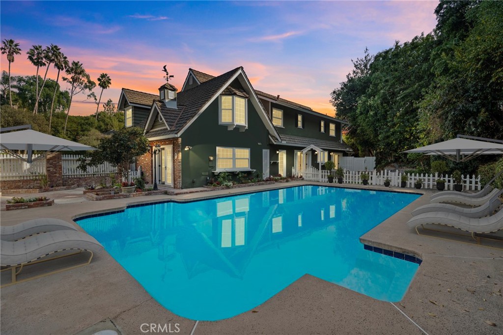 1511 Hollydale Drive