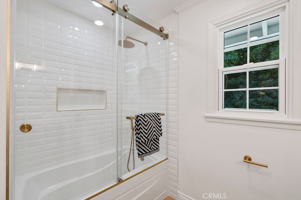 1511 Hollydale Drive