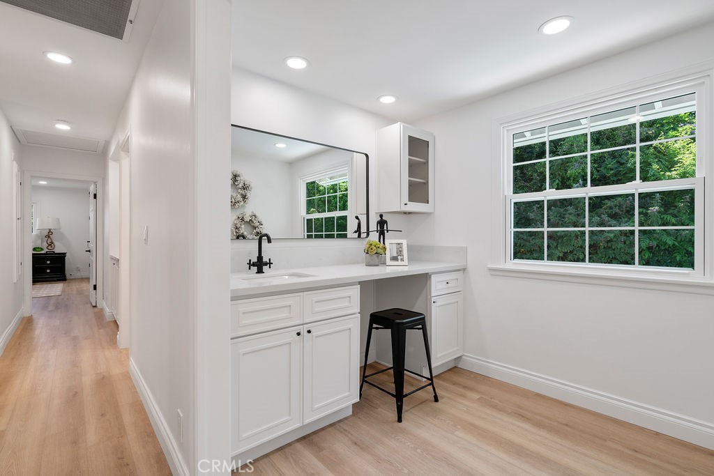 1511 Hollydale Drive