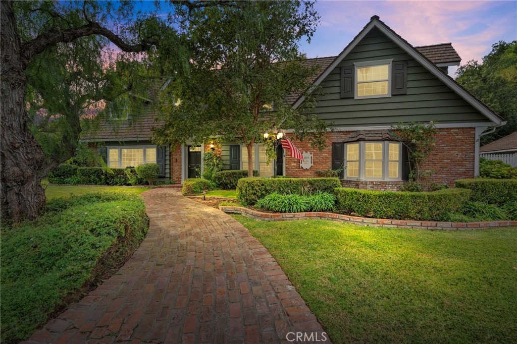 1511 Hollydale Drive