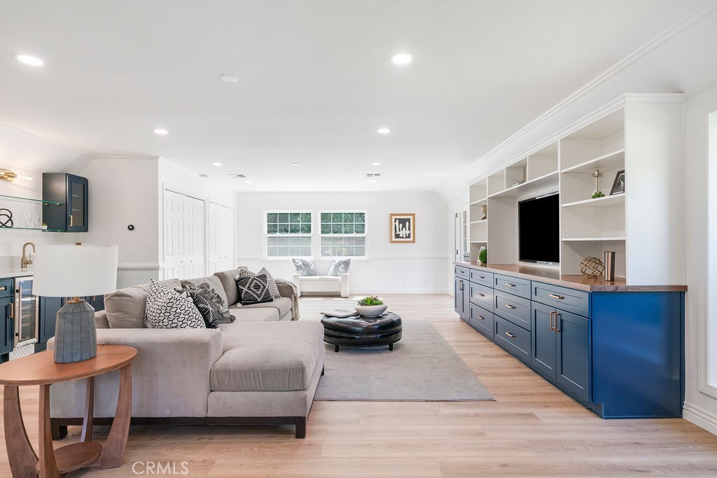 1511 Hollydale Drive