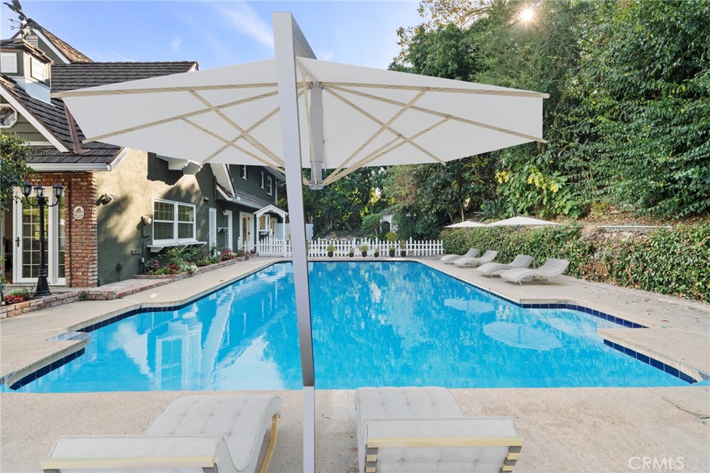 1511 Hollydale Drive