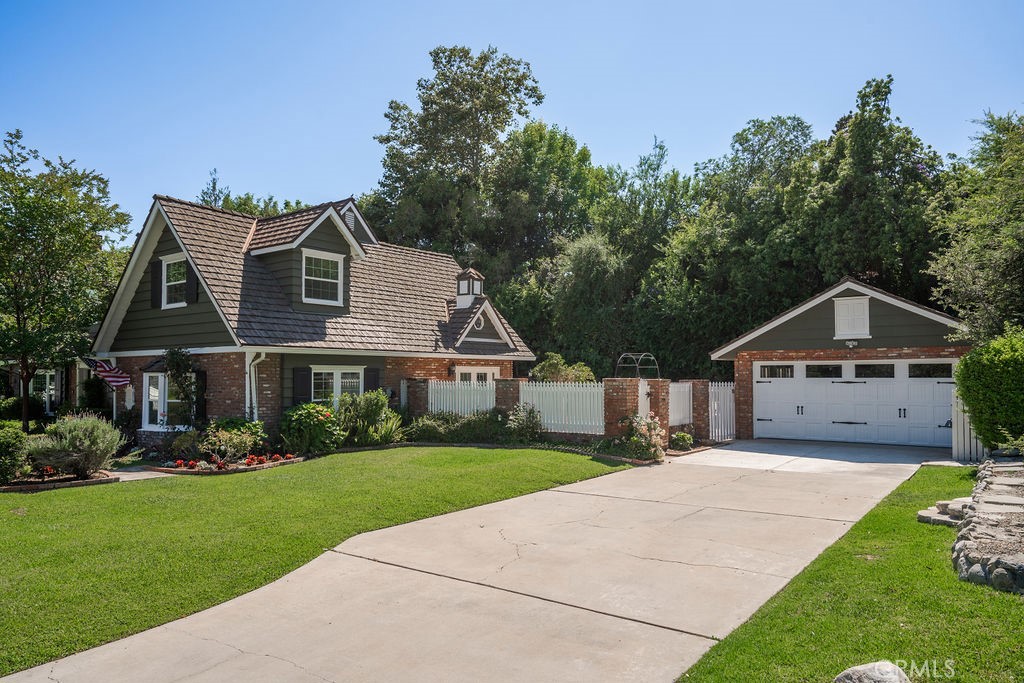 1511 Hollydale Drive