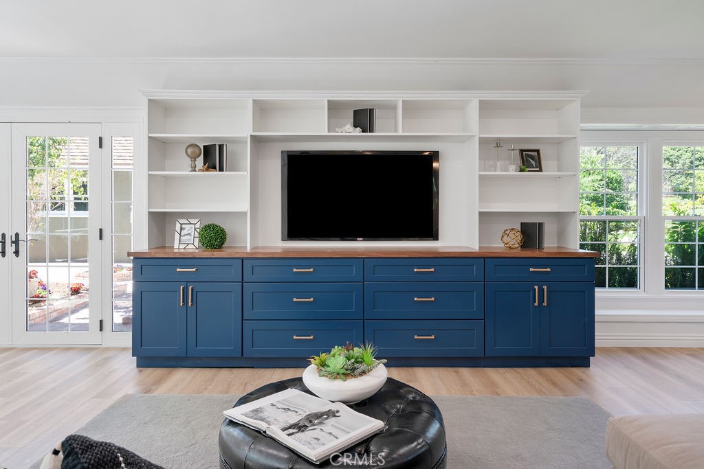 1511 Hollydale Drive