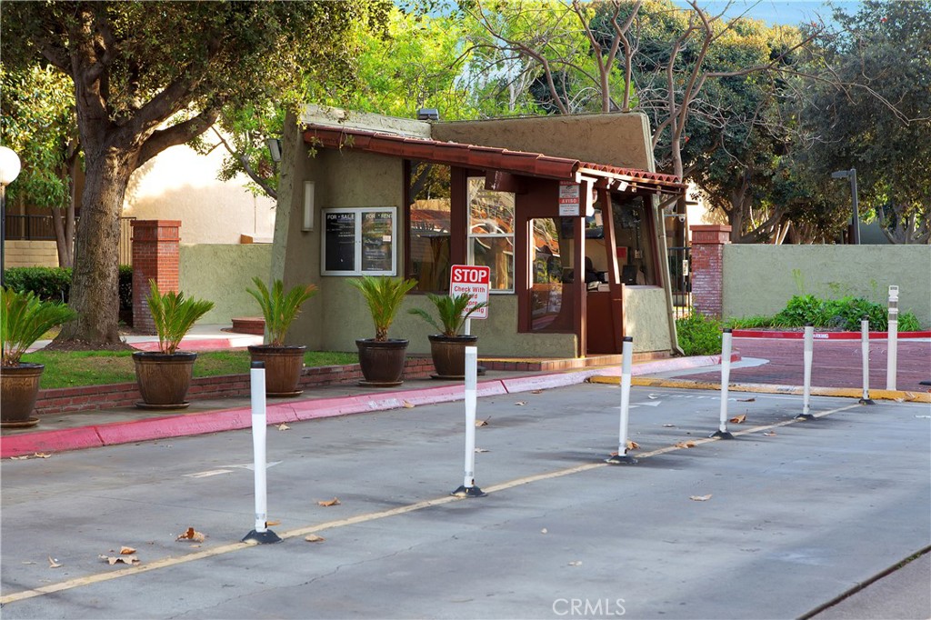 1000 W MacArthur Boulevard 116