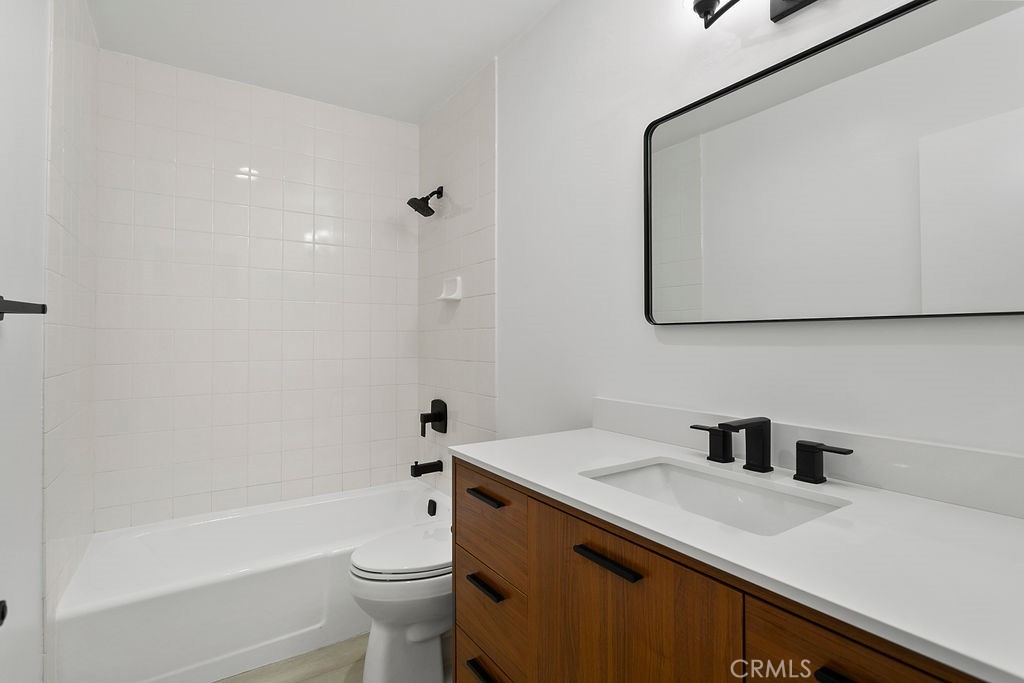 1000 W MacArthur Boulevard 116