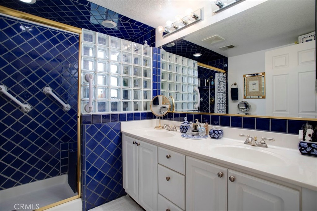 2524 Crooked Creek Drive