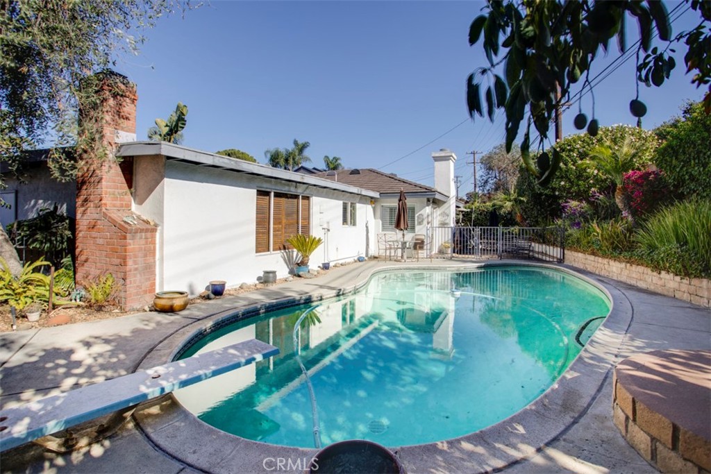 2524 Crooked Creek Drive