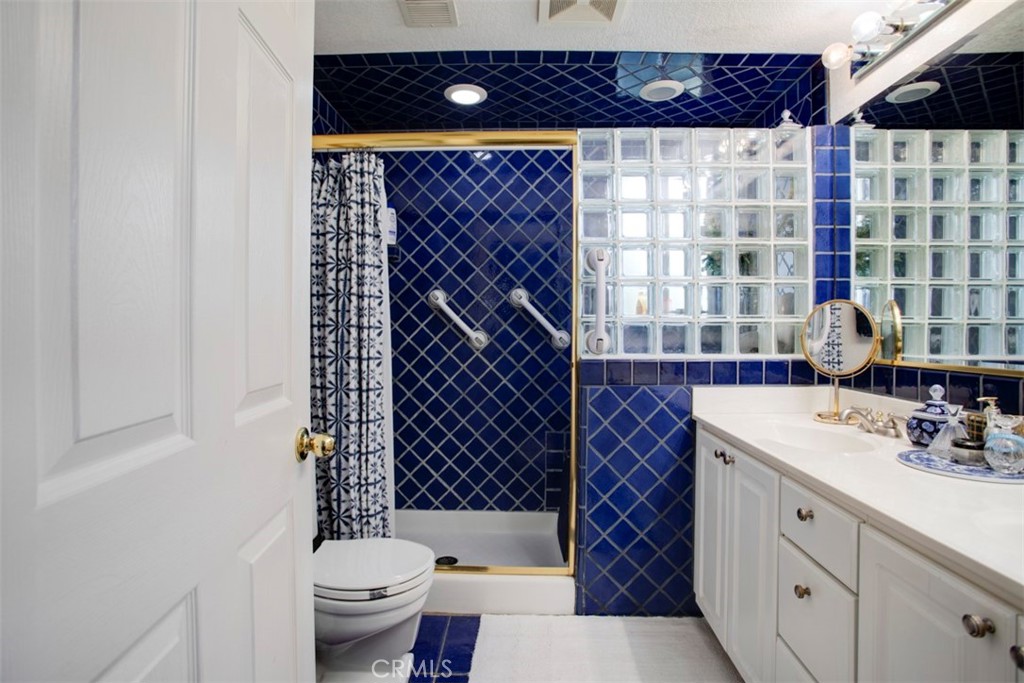 2524 Crooked Creek Drive